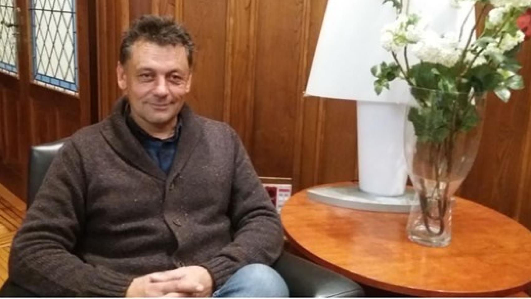 El concejal de Izquierda Unida (IU) en el Ayuntamiento de Llanes, Javier Ardines.
