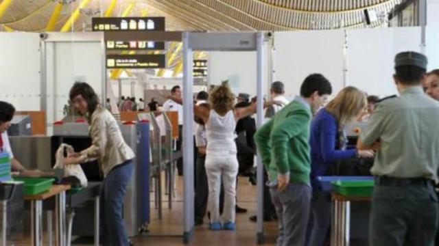 Arcos de seguridad, aeropuerto de Barajas.