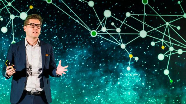 Dan Sommer es Global Market Intelligence Lead en Qlik.