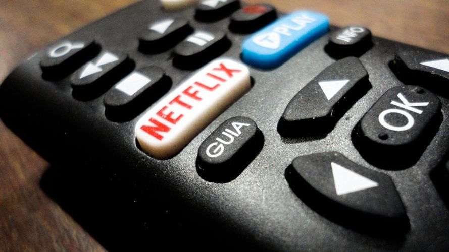 Un mando a distancia con acceso a Netflix.