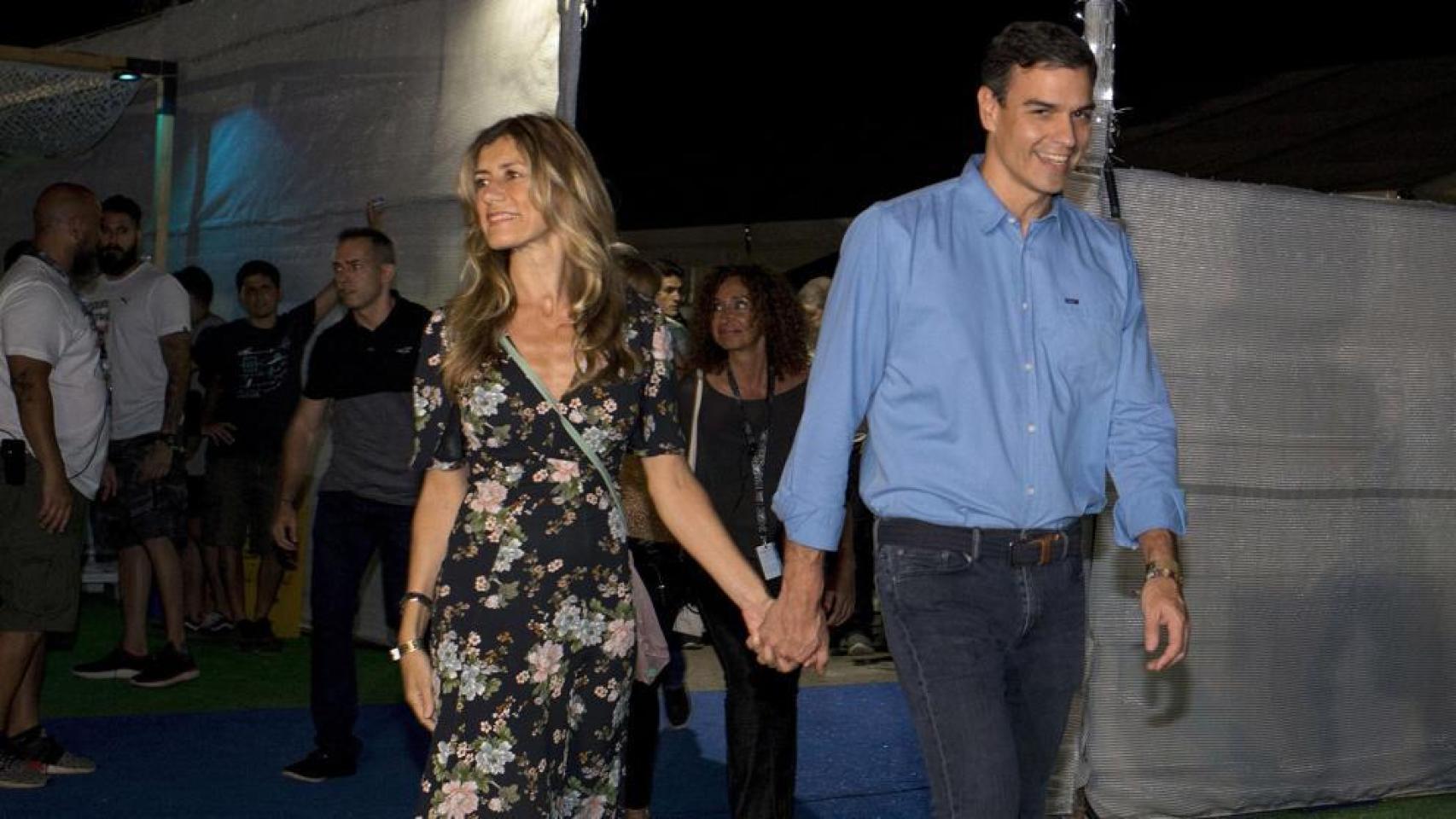 Pedro Sánchez y Begoña Gómez, su esposa, a su llegada al concierto de The Killers en el FIB.