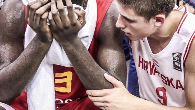 Garuba y Tisma tras finalizar el Europeo. Foto: Twitter. (@FIBA)