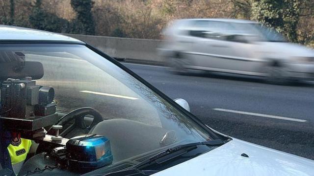 Un radar de la Guardia Civil en un coche camuflado