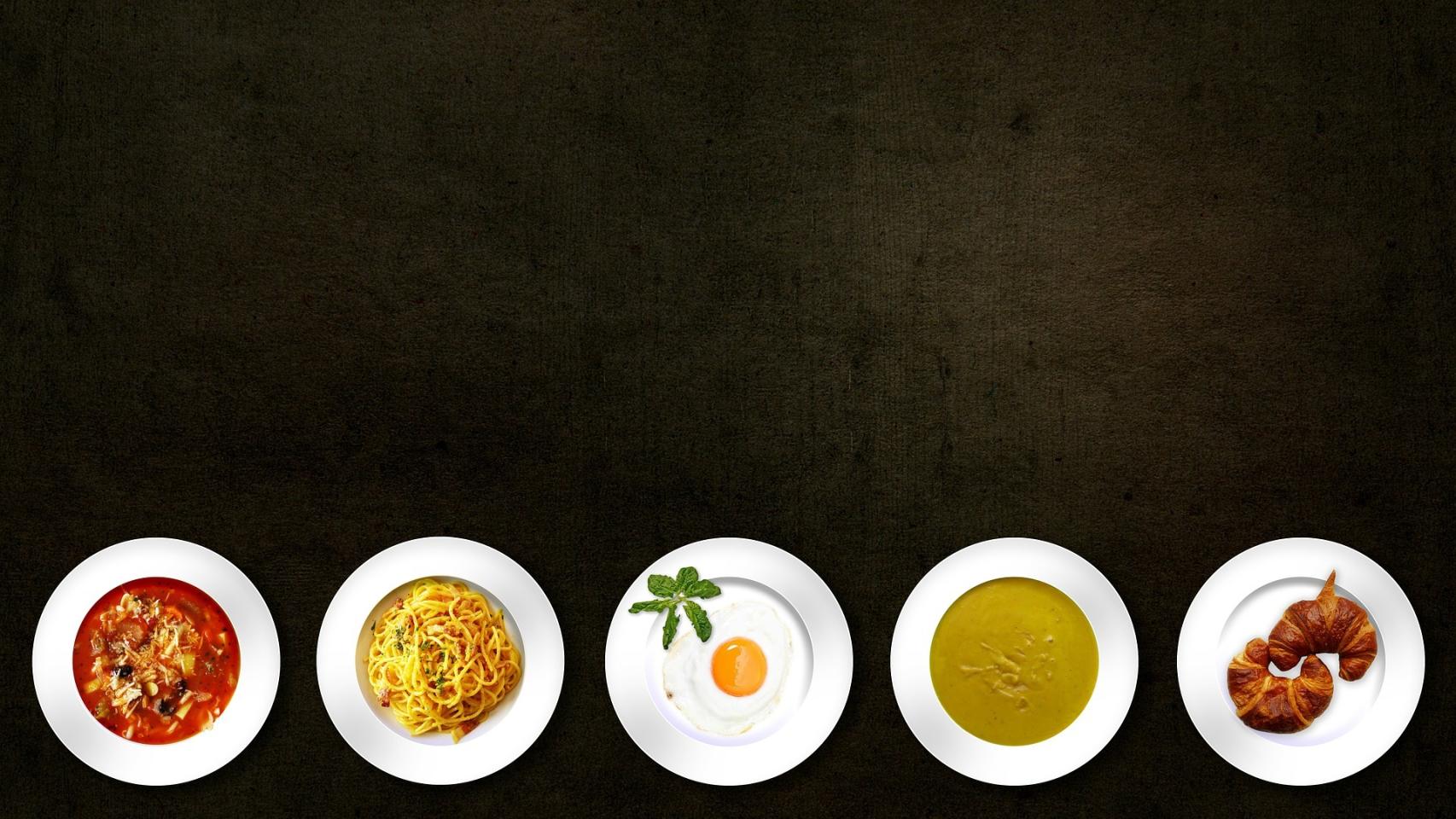 Cinco platos de comida (algunos más sanos que otros).
