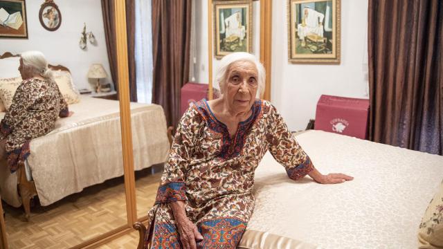 Carmen Segovia en su dormitorio