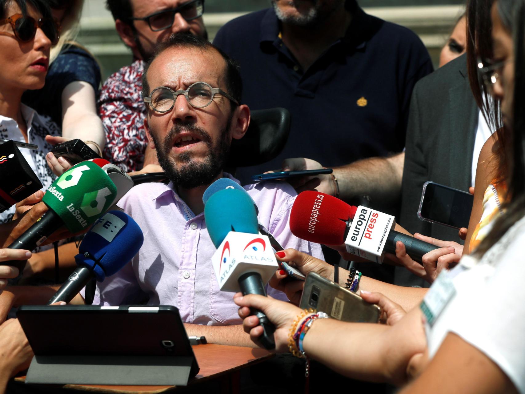 Pablo Echenique, frente a los medios.