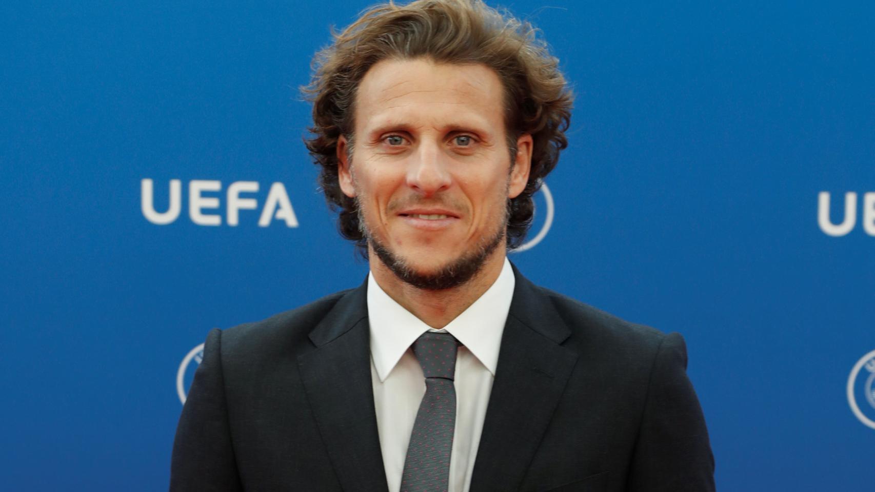 Diego Forlán en la ceremonia de sorteo de la fase de grupos de la Champions League