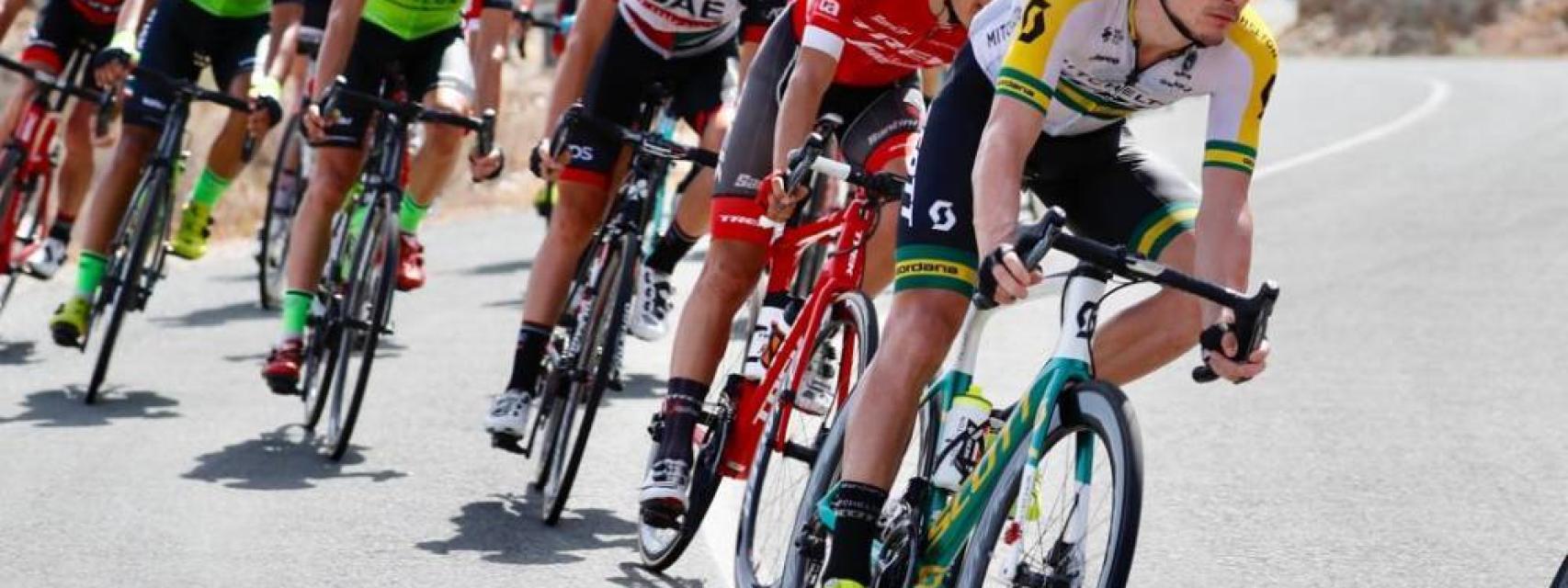 Parte del pelotón durante la etapa. Foto:lavuelta.es