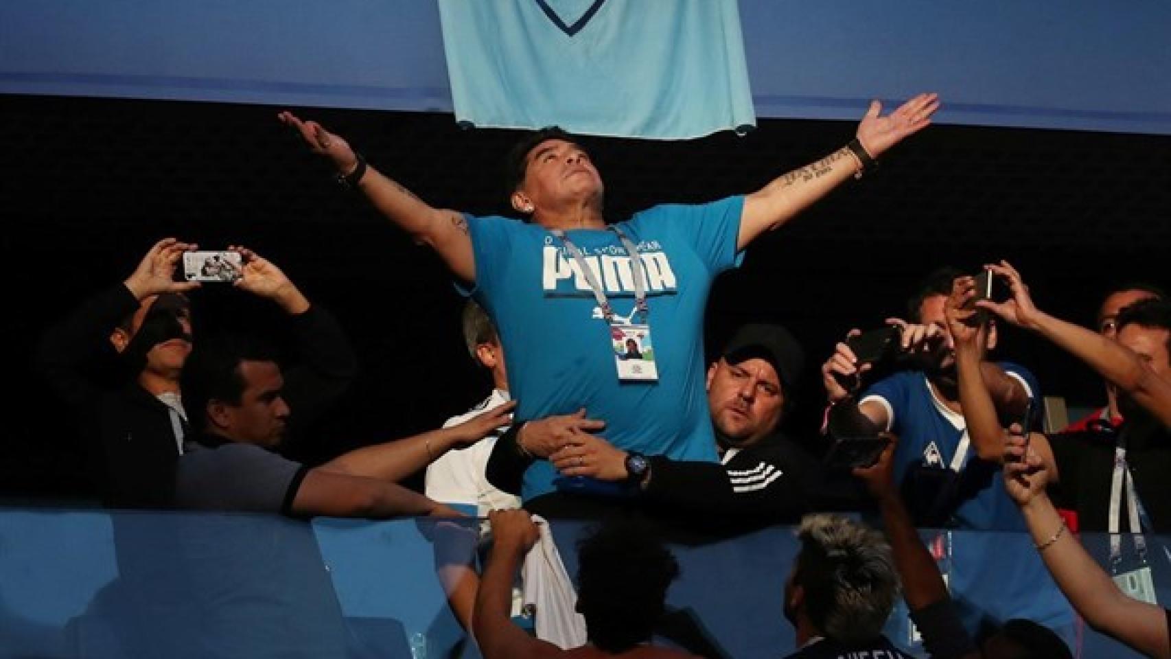 Maradona, en el encuentro entre Nigeria y Argentina