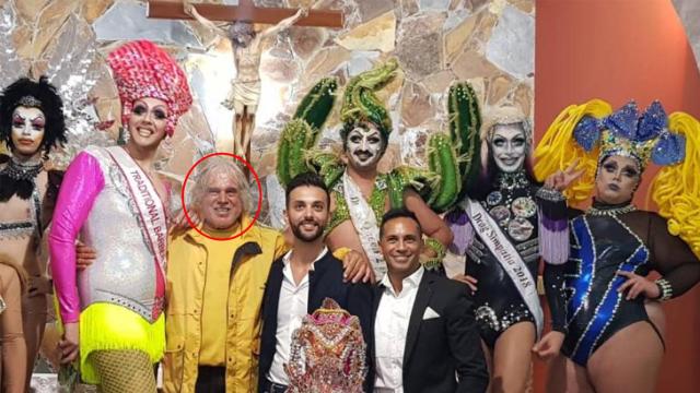 El Padre Báez, rodeado de drag queen.