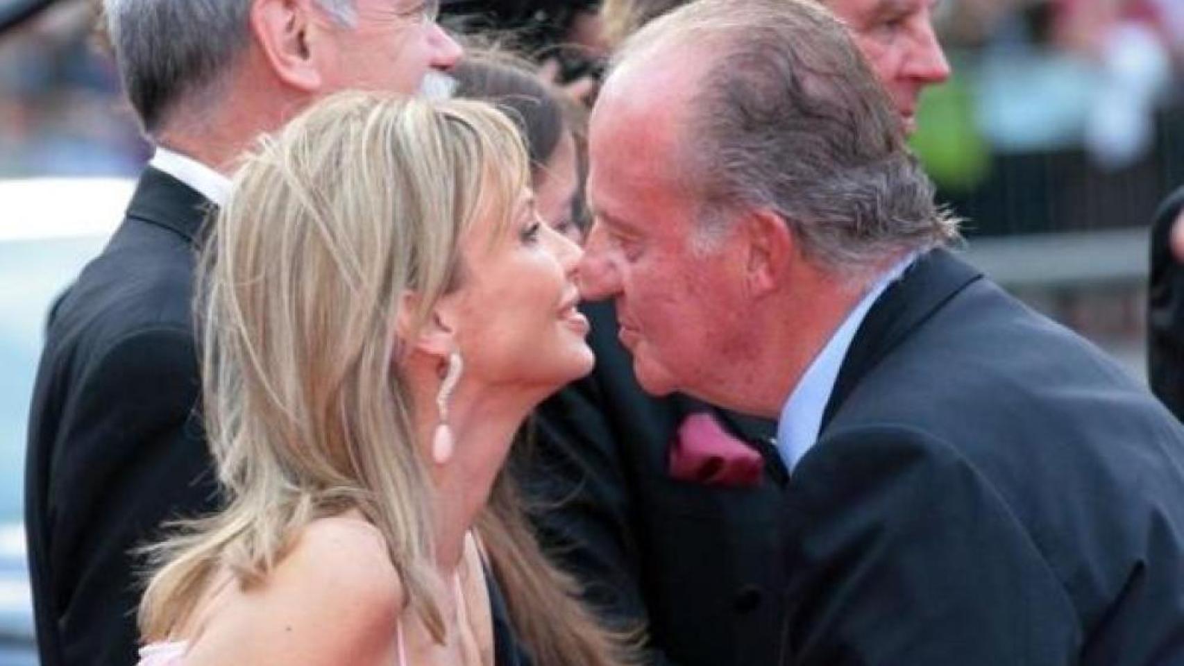 Corinna saluda a Juan Carlos I en una imagen de archivo.