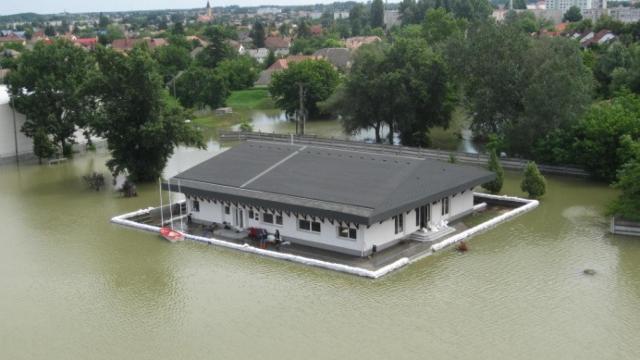 muro para contener el agua