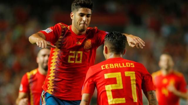 Asensio y Ceballos celebrando un gol