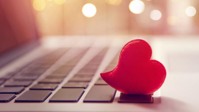 Envía un correo a 246 Nicoles solo para dar con la chica de ayer