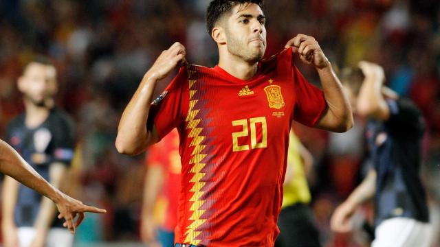 Asensio celebra un gol con la Selección