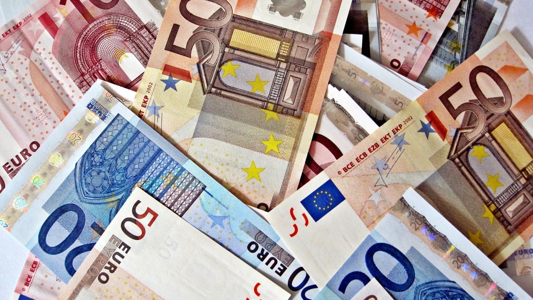 Billetes de euro de distintas denominaciones.
