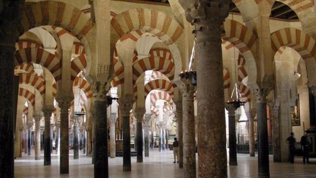 Interior de la Mezquita-Catedral de Córdoba.
