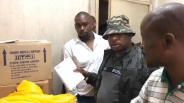 Mike Sonoko, gobernador del condado en el hospitial de Nairobi.