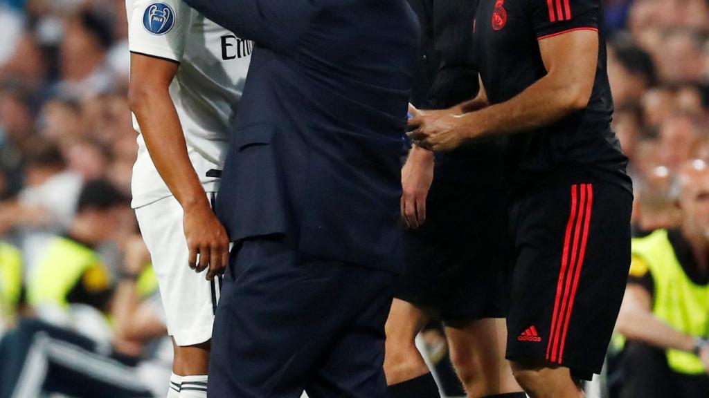 Casemiro recibe un golpe en la cara