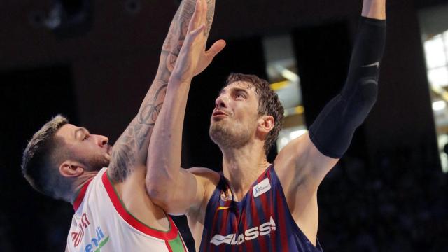 Baskonia y Barcelona durante la semifinal de la Supercopa.