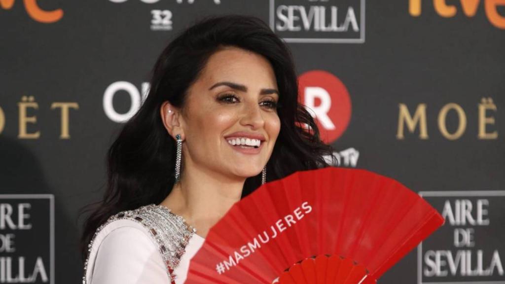 Penélope Cruz luce el abanico de Más Mujeres en los pasados Goya.