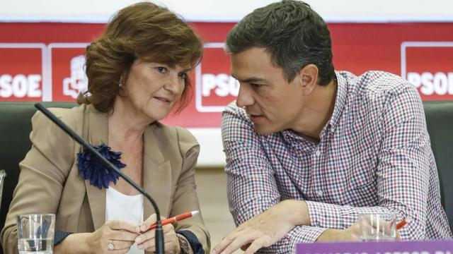 El presidente Pedro Sánchez junto con la vicepresidenta Carmen Calvo en una imagen de archivo.