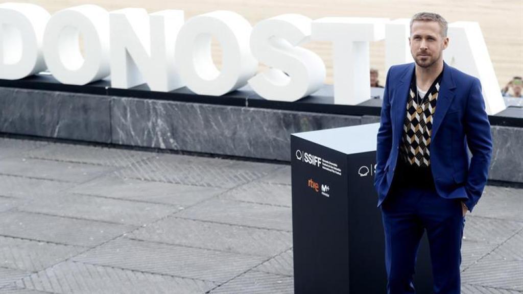 Ryan Gosling atiende a la prensa en San Sebastián.