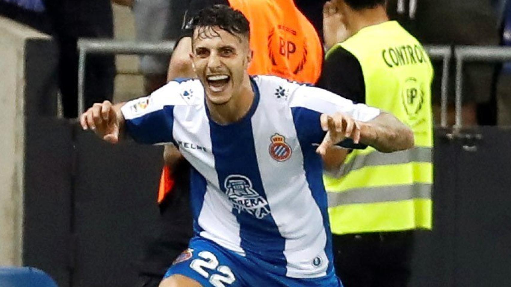 Los futbolistas del conjunto de Llobregat celebrando el gol