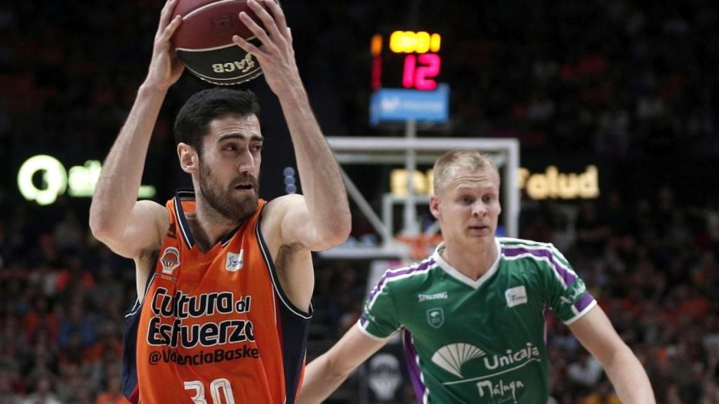Joan Sastre y Sasu Salin durante un Valencia Basket - Unicaja. Foto: valenciabasket.com