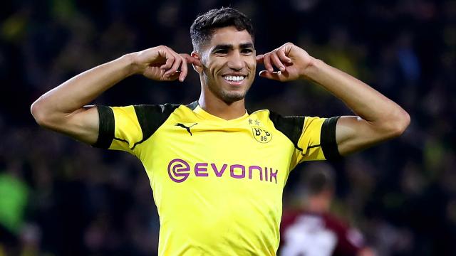 Achraf celebra su gol con el Borussia Dortmund ante el Nuremberg