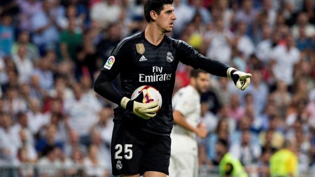 El guardameta belga del Real Madrid, Thibaut Courtois, en un momento del derbi