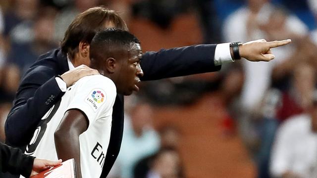 Lopetegui da órdenes a Vinicius antes de debutar en partido oficial