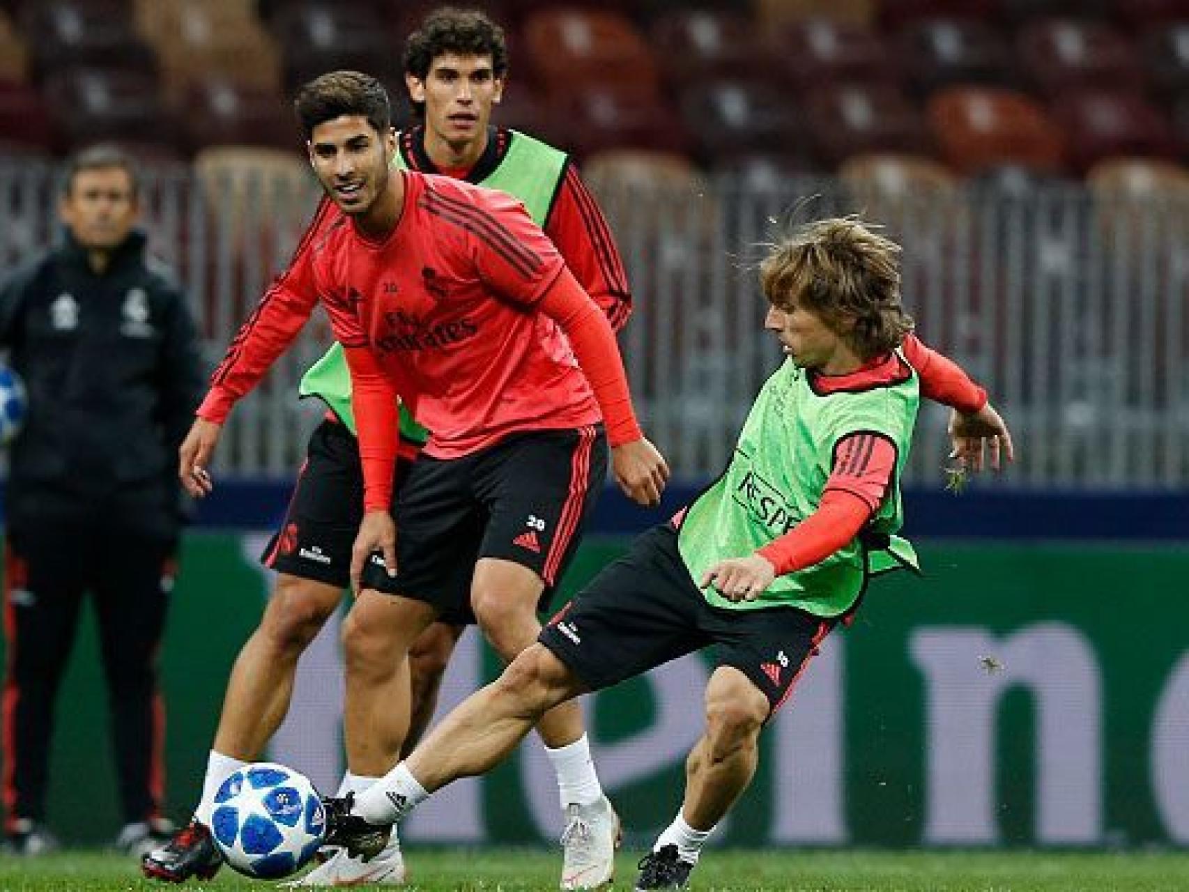 Modric, Asensio y Vallejo en el entrenamiento previo al partido contra el CSKA