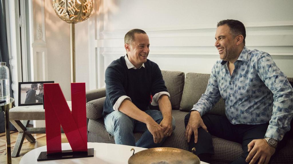 Paco Ramos junto a Erik Barmack.