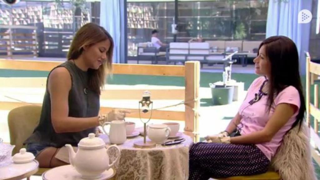 Mónica Hoyos y Miriam Saavedra.