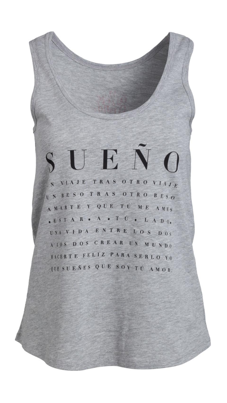 Camiseta gris hecha de material orgánico.