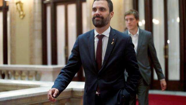 Roger Torrent, en los pasillos del Parlament.