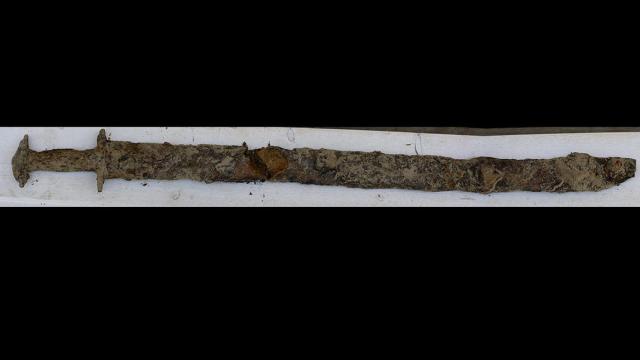 La espada encontrada por la niña de ocho años.