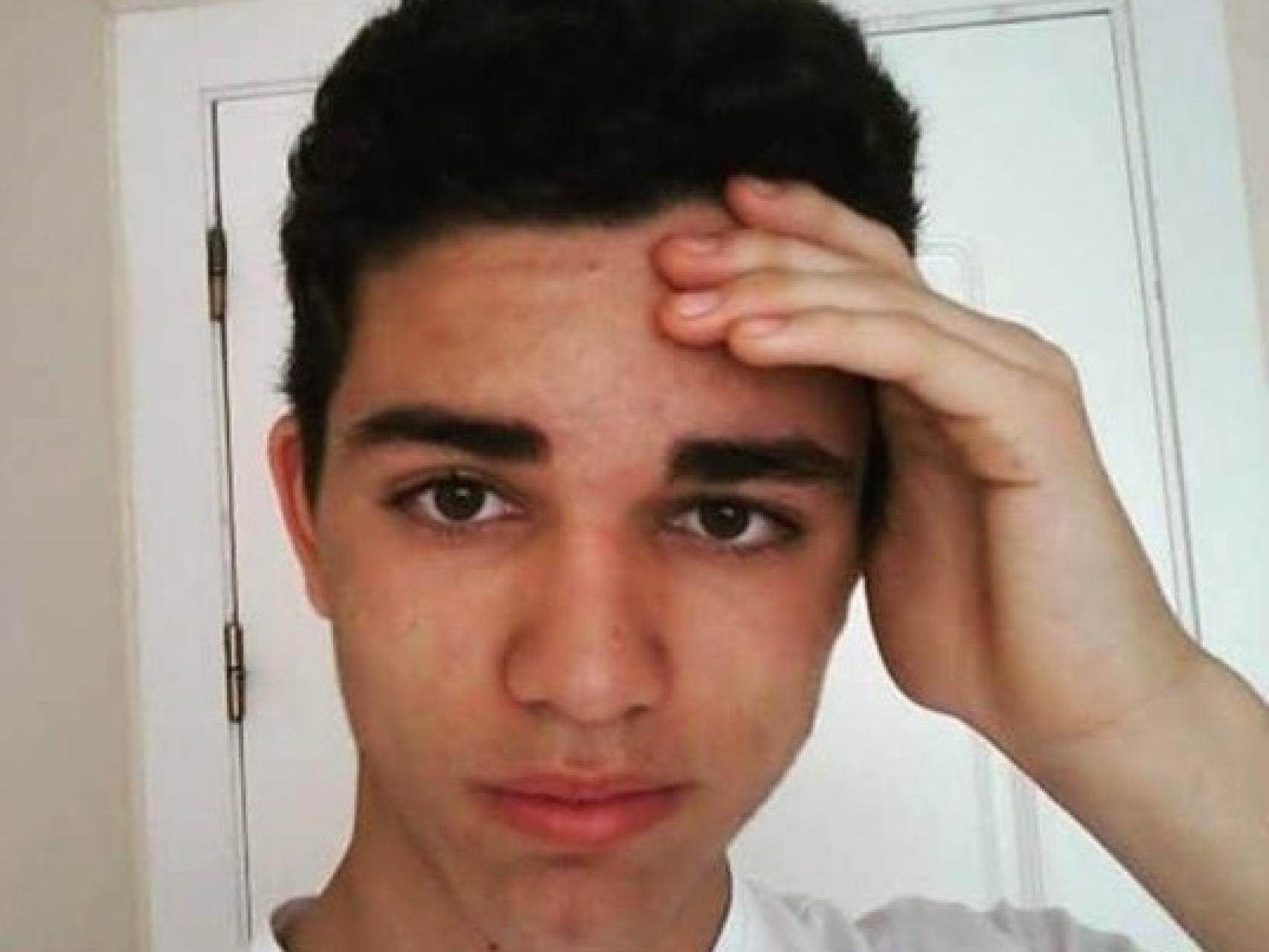 Guille tiene solo 19 años y ha logrado evitar el asesinato de su madre a manos de su progenitor.