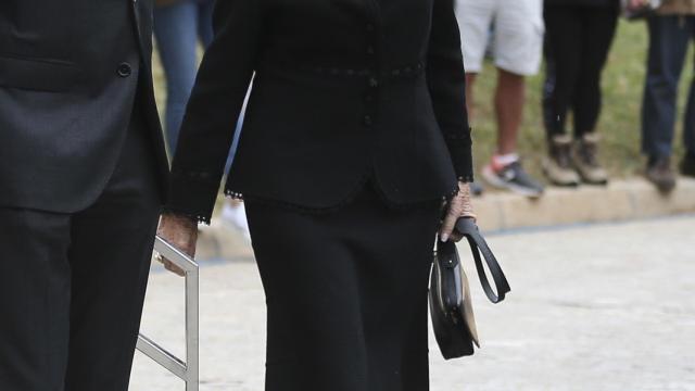 La reina Sofía llegando al tanatorio