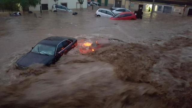 Varios coches han sido arrastrados por la tromba de agua en Sant Llorenç.