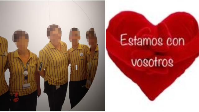 Emelina, la primera por la derecha, vestida con el uniforme de Ikea junto a la imagen, de un cojín de la tienda, que han hecho sus compañeros para apoyar a la familia.