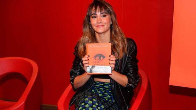 Aitana en la presentación de su libro.