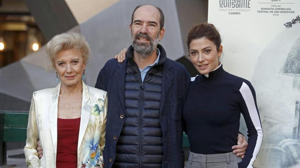 Marisa Paredes junto a Jaime Rosales y Bárbara Lennie.