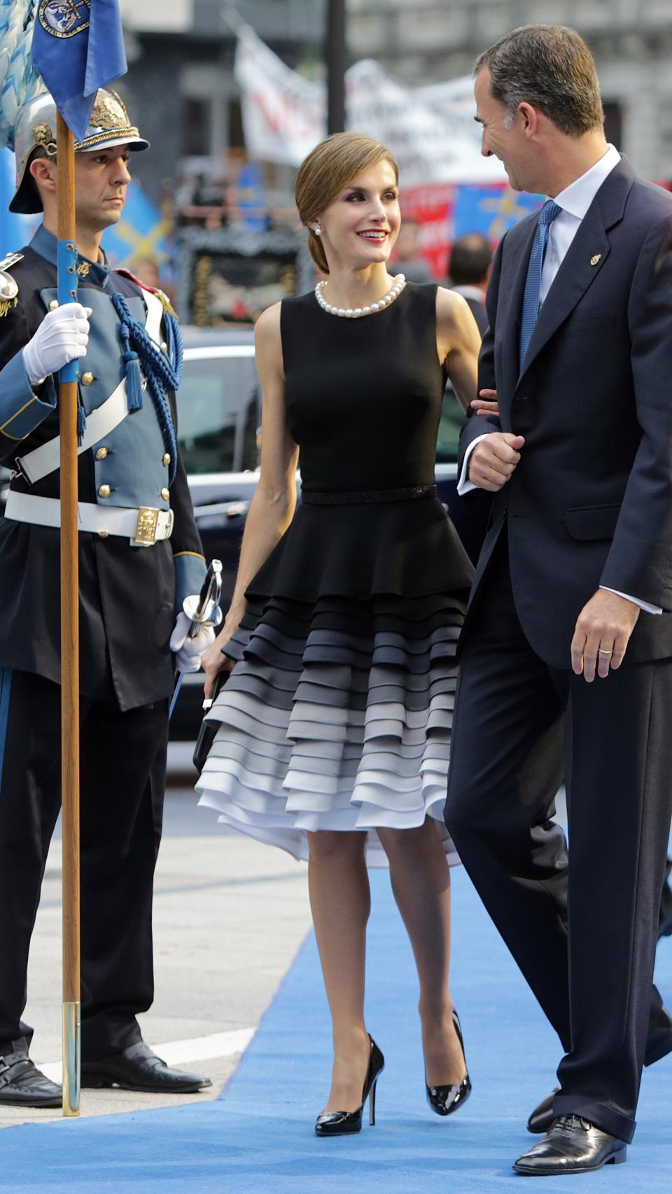 Los reyes por la alfombra azul del Teatro Campoamor.
