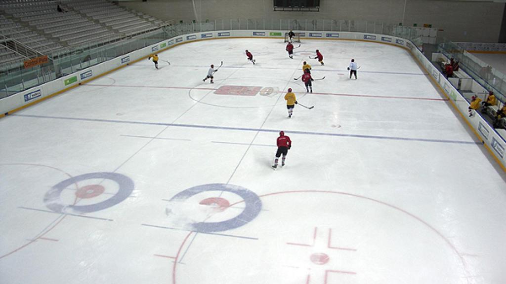 La pista de Jaca es lo más similar a una instalación profesional de curling en España, pero actualmente está cerrada. Foto: pabellondehielojaca.com