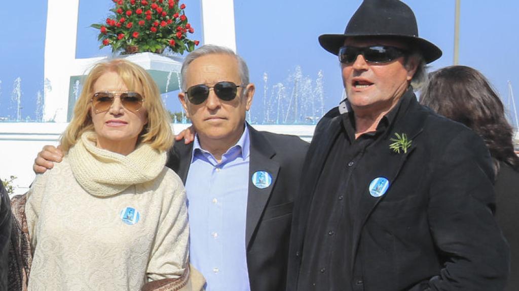 Gloria Mohedano junto a su hermano Amador y su marido José Antonio.
