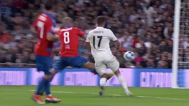 Penalti no pitado sobre Lucas Vázquez