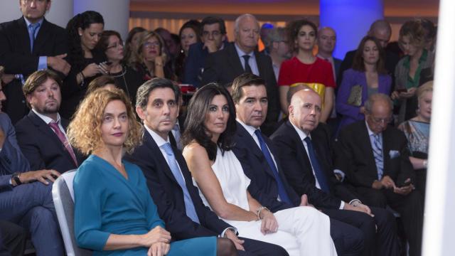 De izquierda a derecha: Meritxell Batet, ministra de Política Territorial y Función Pública; José María Álvarez-Pallete, presidente de Telefónica;  Eva Fernández, consejera delegada de EL ESPAÑOL; y Carlos Torres, consejero delegado del BBVA.