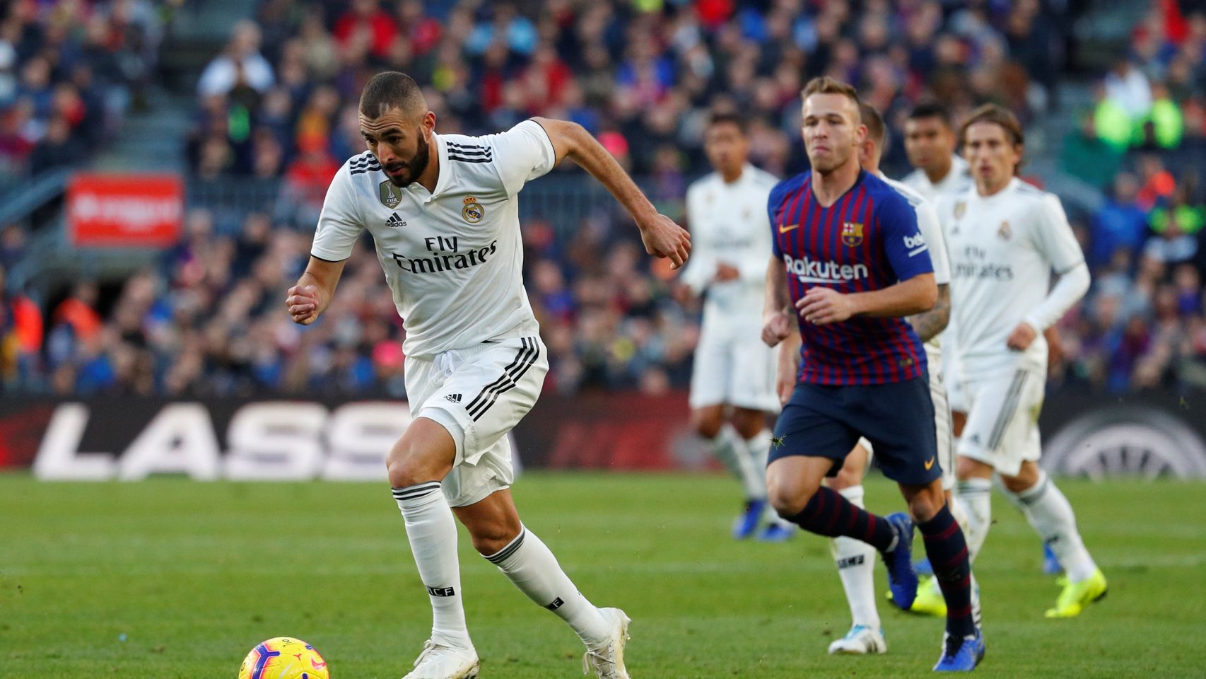 Karim Benzema, a la contra durante El Clásico